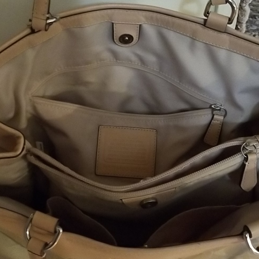 Coach purse - Picture 3 of 4
